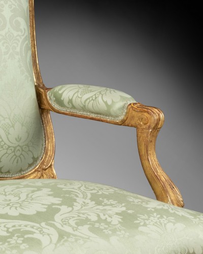 XVIIIe siècle - Paire de fauteuils en bois doré par J.B Cresson, Paris vers 1760