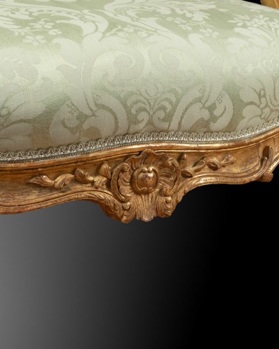 Paire de fauteuils en bois doré par J.B Cresson, Paris vers 1760 - Louis XV