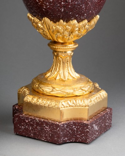 Objet de décoration Cassolettes, coupe et vase - Paire de pots-pourris en porphyre, Rome vers 1830