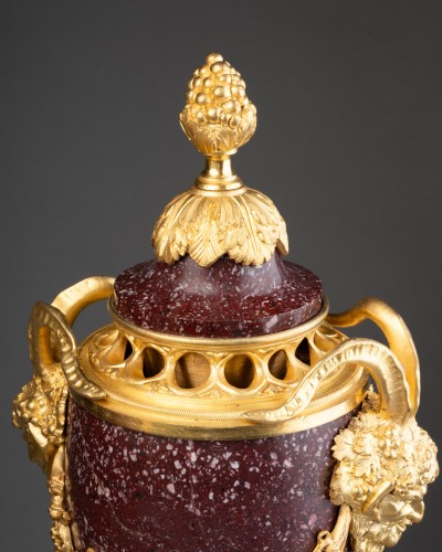 Antiquités - Paire de pots-pourris en porphyre, Rome vers 1830