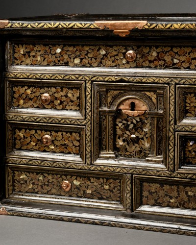 Cabinet Nanban en laque du Japon vers 1600 - Mobilier Style Renaissance