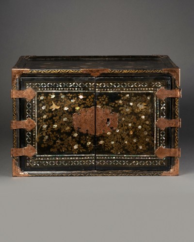 Cabinet Nanban en laque du Japon vers 1600 - Franck Baptiste Paris