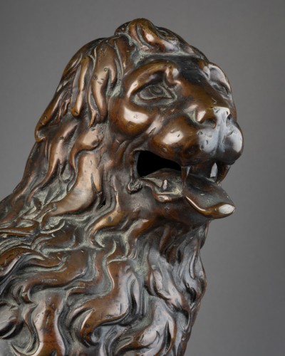 Lion en bronze provenant de la fontaine de l’Hôtel de ville de Bruxelles - Sculpture Style Louis XVI
