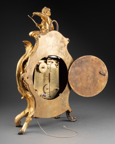 Louis XV - Gilt-bronze mantel clock, Paris, Louis XV period