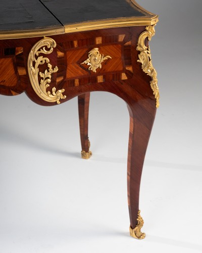 Flat desk convertible into a tric-trac table by Jacques Dubois 1750 - Louis XV