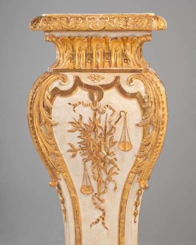 XVIIIe siècle - Paire de gaines en bois laqué et doré, Paris vers 1740