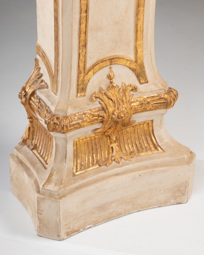 Paire de gaines en bois laqué et doré, Paris vers 1740 - Louis XV