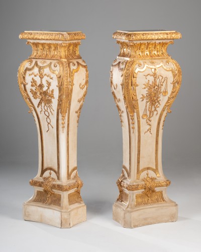 Louis XV - Paire de gaines en bois laqué et doré, Paris vers 1740