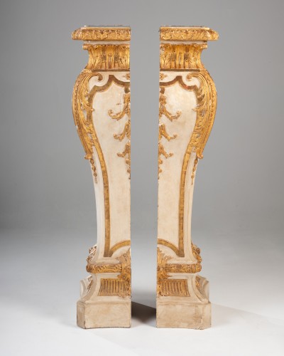 Antiquités - Paire de gaines en bois laqué et doré, Paris vers 1740