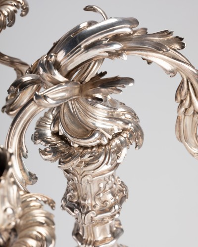 Paire de candélabres en argent par L.Lehendrick, Paris époque Louis XV - Argenterie et Arts de la table Style Louis XV