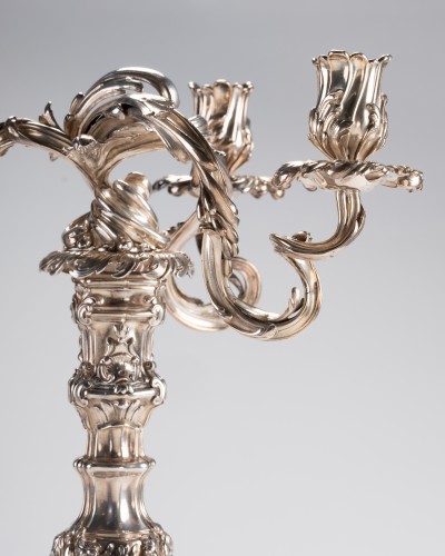 Louis XV - Paire de candélabres en argent par L.Lehendrick, Paris époque Louis XV
