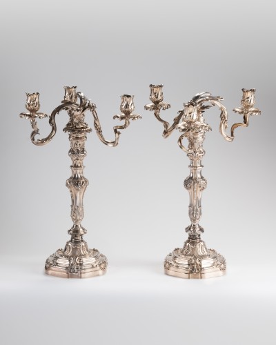 Antiquités - Paire de candélabres en argent par L.Lehendrick, Paris époque Louis XV