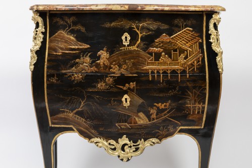 Commode d’entre-deux en laque européenne - Jean Demoulin à Paris vers 1750 - Mobilier Style Louis XV