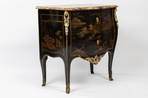 Antiquités - Commode d’entre-deux en laque européenne - Jean Demoulin à Paris vers 1750