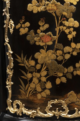 Antiquités - Paire d’encoignures en laque du Japon estampillées Delorme, Paris vers 1750