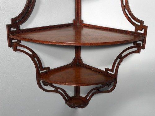 18th century - Pair of Anglo-Chinese style amaranth shelves, Paris circa 1765