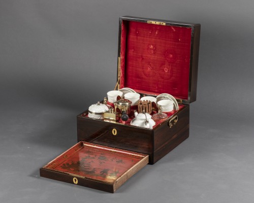 Nécessaire à thé et chocolat en porcelaine et vermeil, Paris vers 1725 - Céramiques, Porcelaines Style Louis XV