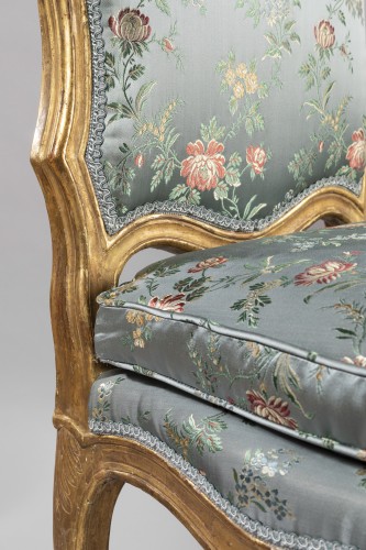 A Louis XV pair of giltwood chairs - 