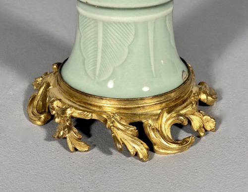 Antiquités - Vase en porcelaine céladon monté sur bronze, Paris vers 1750