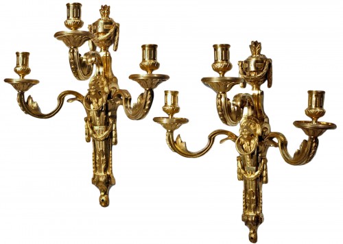 Pair of wall sconces with lion muzzles, Paris circa 1775