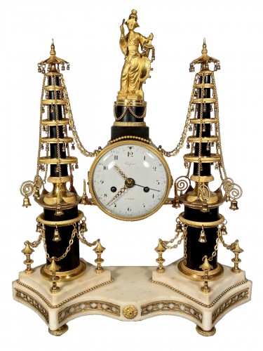 Pendule à quantième à double pagodes au chinois, Paris époque Louis XVI