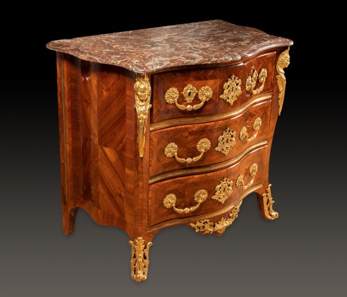 XVIIIe siècle - Commode d’entre-deux en bois de violette, estampillée A. Criaerd, époque Régence