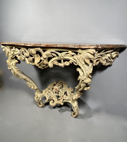 Console à décor rocaille dans sa polychromie d’origine, Epoque Louis XV - Louis XV