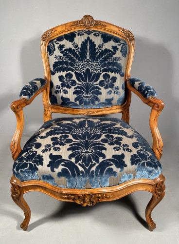 18th century - Pair of armchairs by Jean Gourdin, Paris circa 1750
