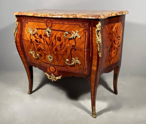 French fine 18 th Commode in marquetry stamped LUTZ - Louis XV