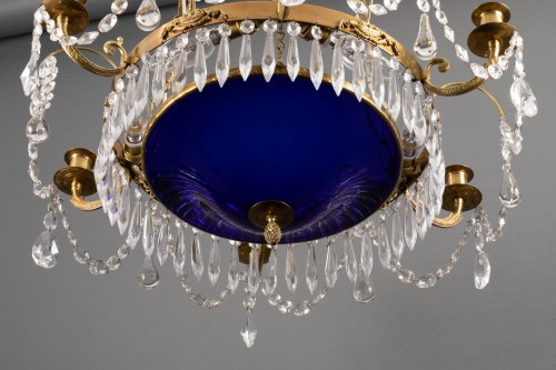 Lustre en cristal, verre bleu et bronze, Suède vers 1800 - Luminaires Style Directoire