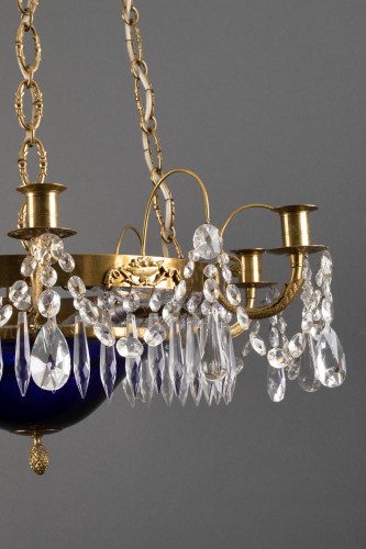 Antiquités - Lustre en cristal, verre bleu et bronze, Suède vers 1800