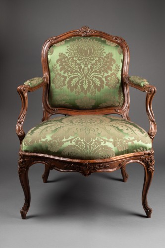 Série de quatre fauteuils à châssis par Pierre Bara, Paris vers 1760 - Sièges Style Louis XV