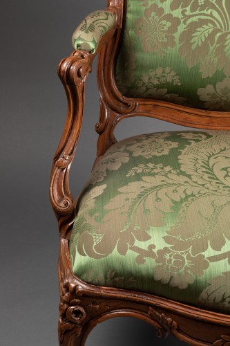 Antiquités - Series of four armchairs à chassis by Pierre Bara, Paris around 1760