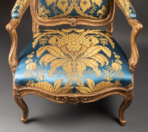 XVIIIe siècle - Paire de fauteuils à châssis en bois doré par Nicolas Heurtaut vers 1765
