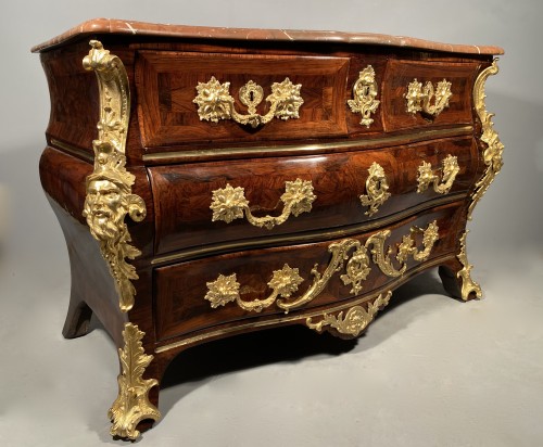 Mobilier Commode - Commode Régence aux masques de faunes par Mondon