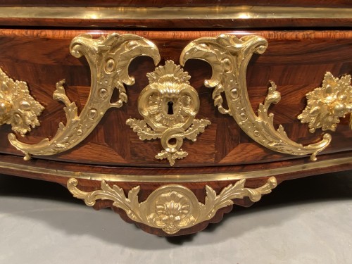 Commode Régence aux masques de faunes par Mondon - Régence