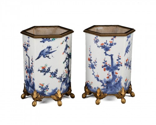  Pair of Kakiémon porcelain vases from Japan, circa 1670-90