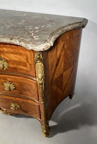 Antiquités - Commode galbée en arbalète, François Lieutaud vers 1720