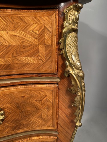 Antiquités - Commode galbée en arbalète, François Lieutaud vers 1720
