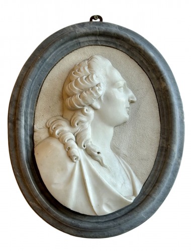 Médaillon en marbre au profil du roi Louis XVI, Paris vers 1780