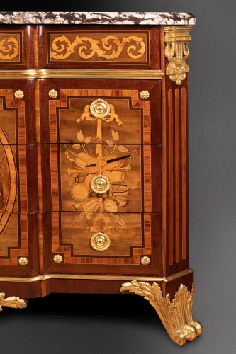 Antiquités - Chest of drawers in marquetry by C. Wolff for J. H. Riesener, Paris 