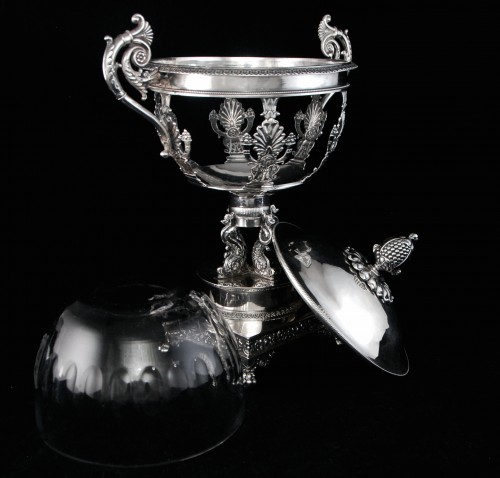 Solid silver drageoir with dolphins, Louis XVIII period Paris 1819-1838 - 