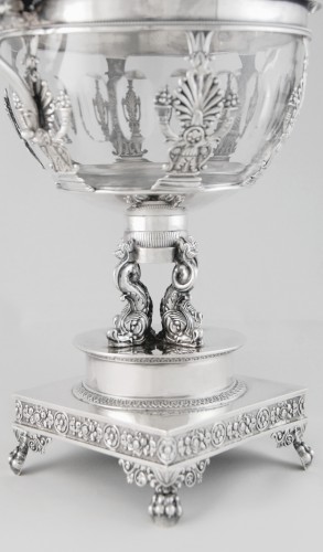 Solid silver drageoir with dolphins, Louis XVIII period Paris 1819-1838 - Restauration - Charles X