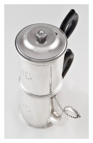 Cafetière filtre « du Belloy » en argent massif, Paris XIXe siècle - Argenterie et Orfèvrerie Style 