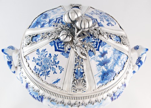 Céramiques, Porcelaines  - Delft, c.1759 - Terrine d'époque Louis XV montée d'argent massif (Paulus Van Der Burch)