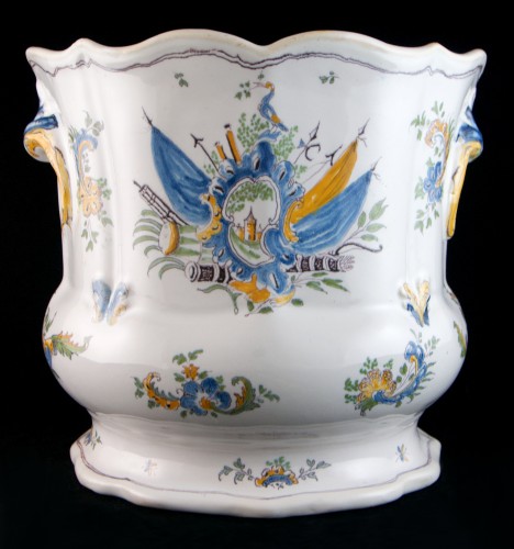 18th C. Moustiers faience Louis XV Wine Cooler, Trophy Decor Known as “Fontenoy” - Louis XV