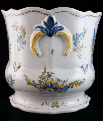 Antiquités - 18th C. Moustiers faience Louis XV Wine Cooler, Trophy Decor Known as “Fontenoy”