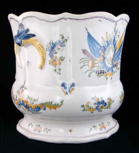 Antiquités - 18th C. Moustiers faience Louis XV Wine Cooler, Trophy Decor Known as “Fontenoy”