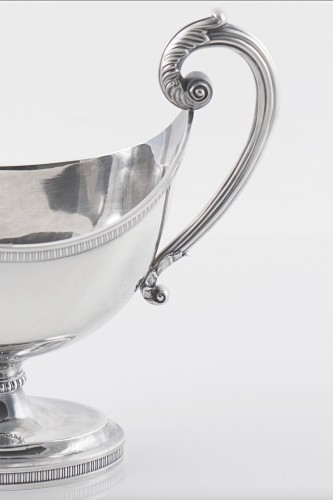 Argenterie et Arts de la table  - Saucière casque en argent massif, D.-T. LEGRAND, Paris 1819-1834 époque Louis XVIII
