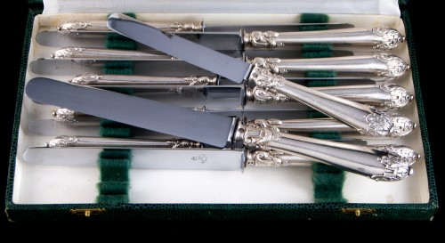  - Robert LINZELER – Set of 24 silver knives, blades by J. PIAULT, Paris 19th 